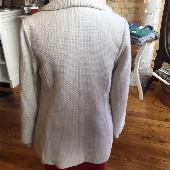 Coffee Shop Cream Coat - Picture 2 of 4