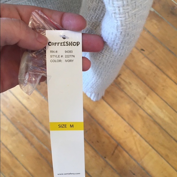 Coffee Shop Cream Coat - Picture 3 of 4