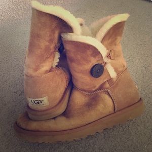 👢Tan button UGG boots size 10 👢