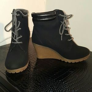 Wedge boots
