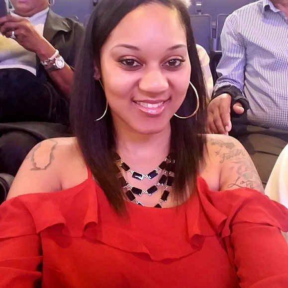 Meet your Posher, Alicia - Picture 2 of 2