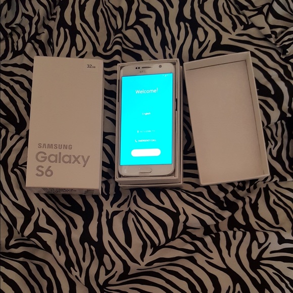 White Galaxy S6