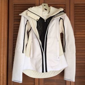 Lululemon jacket, size 4. VGUC.