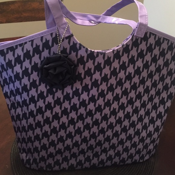 Adorable large purple shoulder 👜