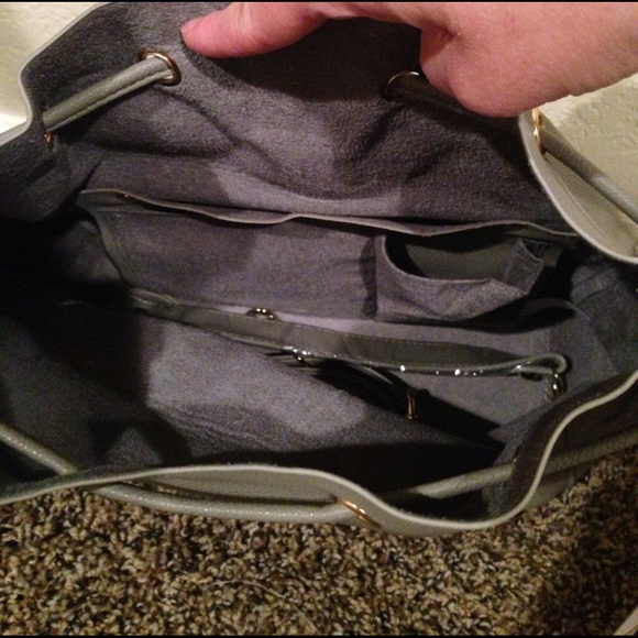 •Bucket Bag• - Picture 2 of 3