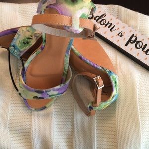 Floral wedge sandals. New