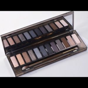 NEW IN BOX Urban Decay Naked Smokey Pallet