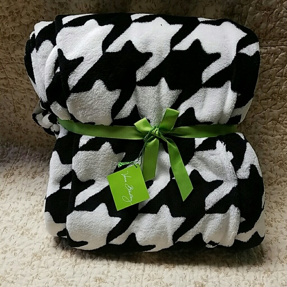 Vera Bradley Other - Vera Bradley 80"x50", midnight Houndstooth,nwt