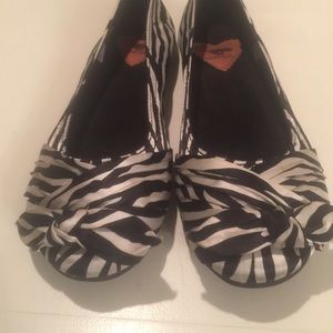 Rocket Dog, size 7, black/white, zebra flats
