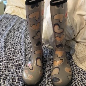 Heart rain boots