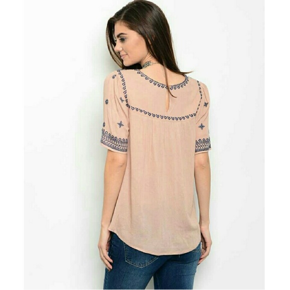 🌹LAST ONE🌹 Embroidered Top - Picture 2 of 3