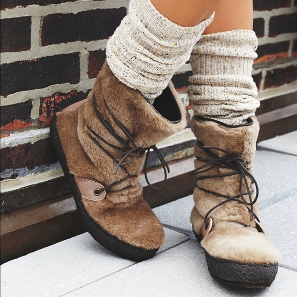 Free People Shoes - Free People Fairbanks Wrap weather boots