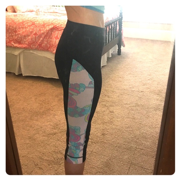 Authentic Lilly Pulitzer crop workout pants