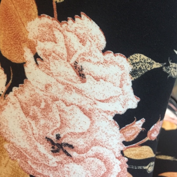 ❤️Regular & Plus size Floral Leggings!!! - Picture 3 of 3