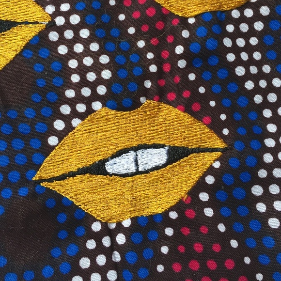 Lips Pouch! - Picture 2 of 4