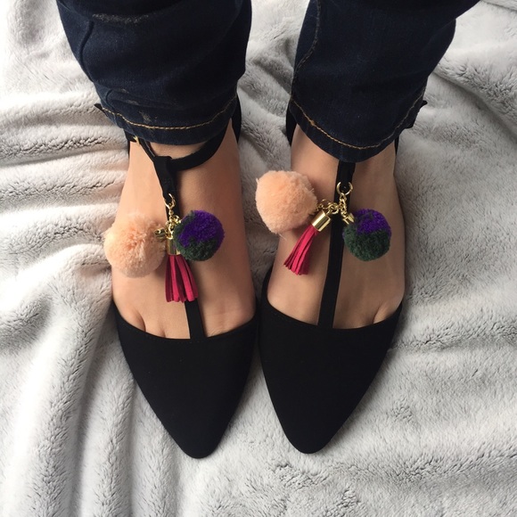 •LAST PAIR!!• T-Strap Flats w Pom Pom & Tassel - Picture 3 of 4