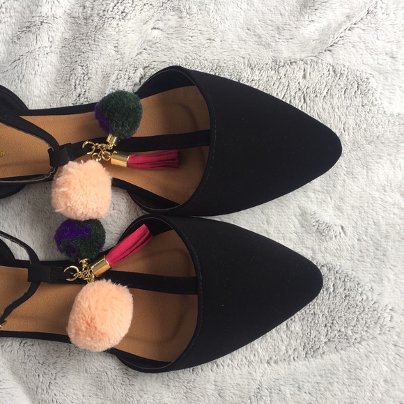 •LAST PAIR!!• T-Strap Flats w Pom Pom & Tassel - Picture 2 of 4