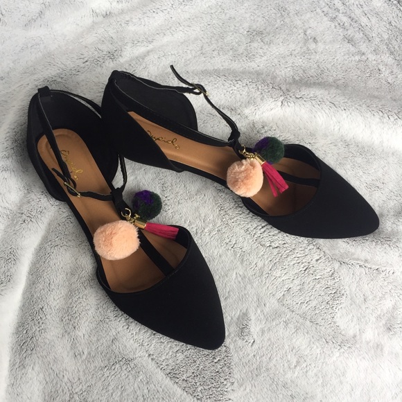 •LAST PAIR!!• T-Strap Flats w Pom Pom & Tassel - Picture 4 of 4