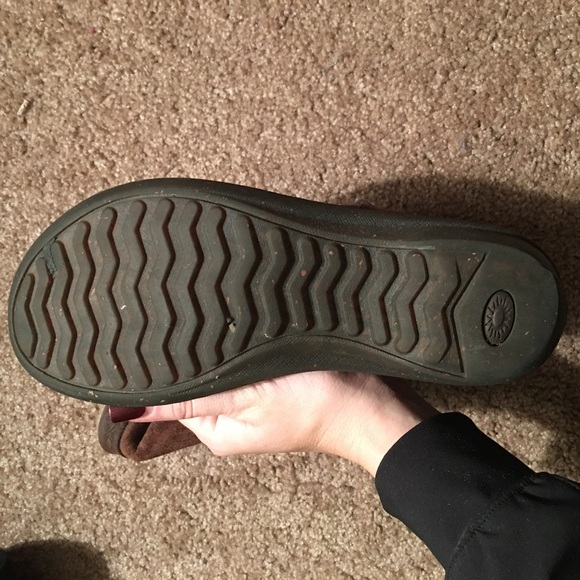 Brown UGG boots - Picture 2 of 3