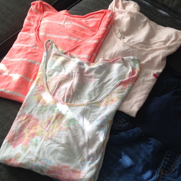 Lot of 2 Maternity shirts (no stripped shirt)
