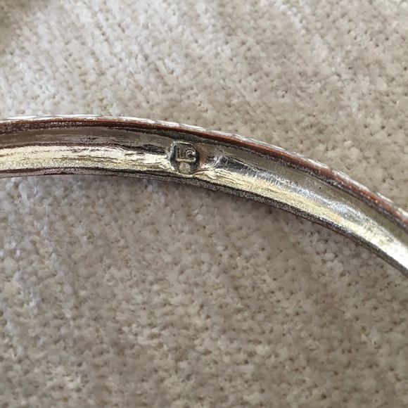 🎁GIFT Liz Claiborne Silver Hammered Bangles - Picture 3 of 3