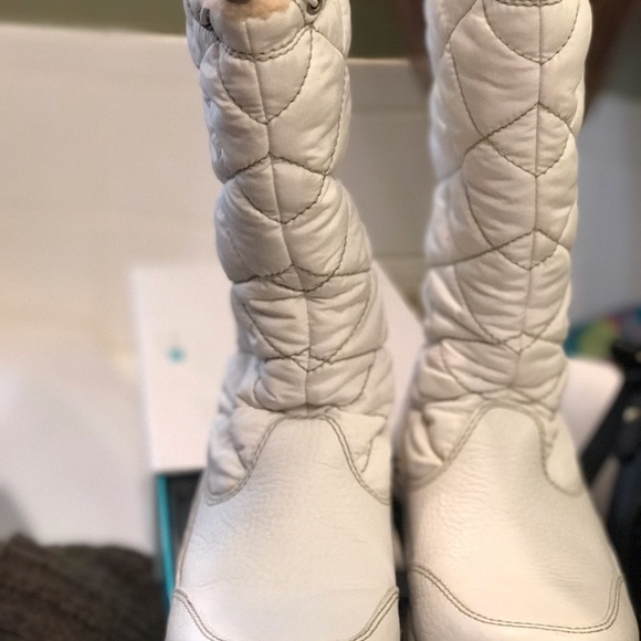 UGG quilted tall waterproof boots - Picture 3 of 4