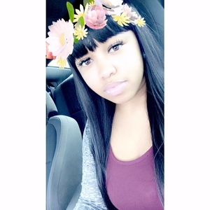 Meet your Posher, Mona