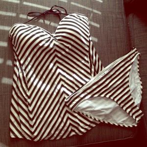 Jessica Simpson Maternity Black White swimsuit