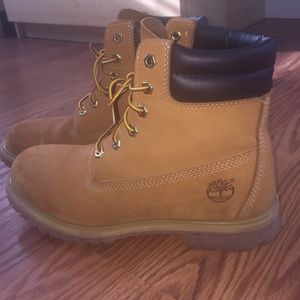 Brand new timbs, only worn once.