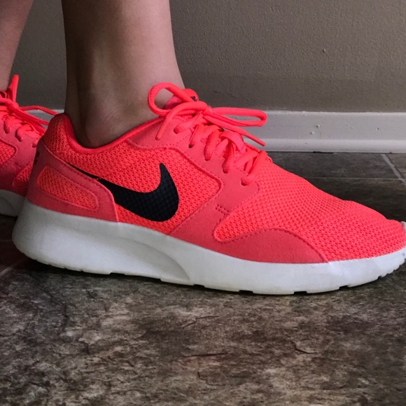 Nike Roshe in Size 8.5