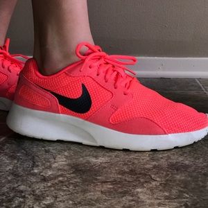 Nike Roshe in Size 8.5