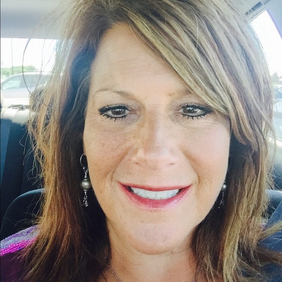 Meet your Posher, Pamela