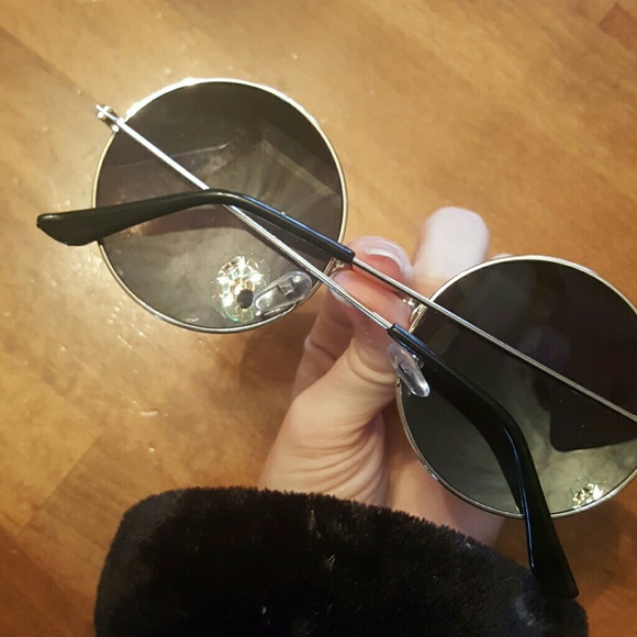 New* Rainbow Round Sunnies - Picture 4 of 4