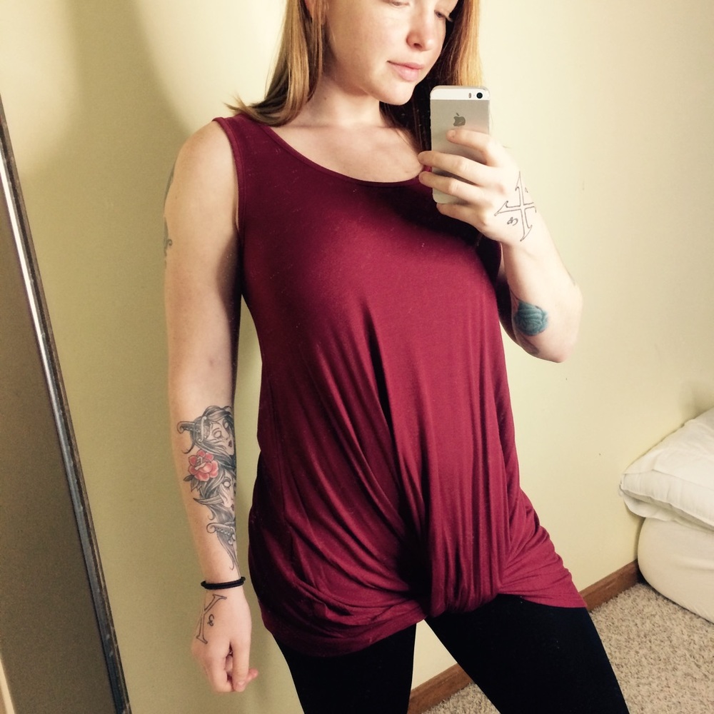 ▪️CLEARANCE *LAST2* Olive Twist Top - Picture 2 of 3