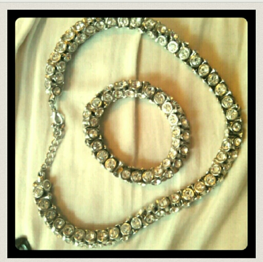 Necklace and braclet set