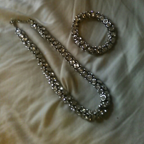 Necklace and braclet set - Picture 4 of 5