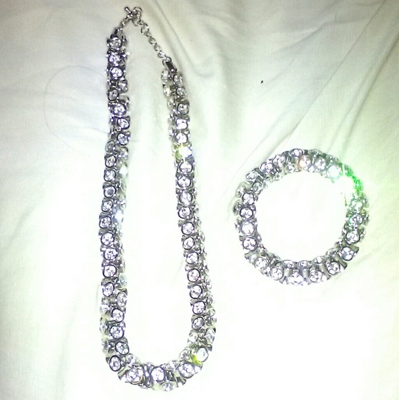 Necklace and braclet set - Picture 5 of 5