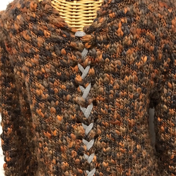 Cable knit sweater with ribbon on back - Picture 4 of 6