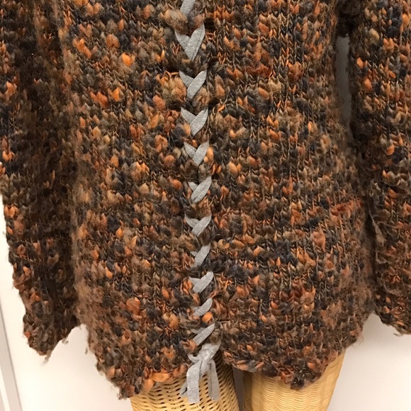 Cable knit sweater with ribbon on back - Picture 5 of 6