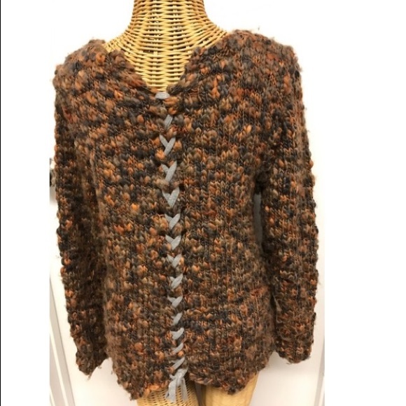 Cable knit sweater with ribbon on back - Picture 2 of 6