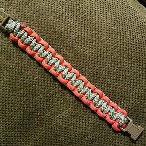 Paracord bracelet