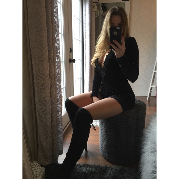 SALE || Velour romper - Picture 4 of 4