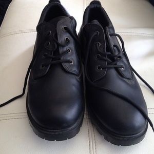 Men's shoes slip and oil resistant