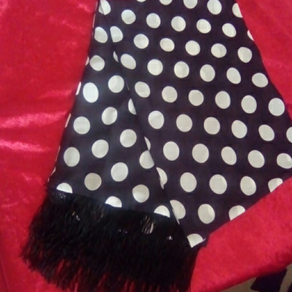 Blk and the wht scarf