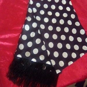 Blk and the wht scarf