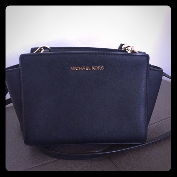 MK Selma satchel in Medium, in saffiano leather.