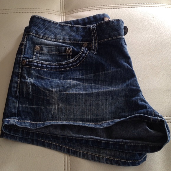 Cute jean short!! - Picture 1 of 3