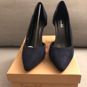 Brand new never worn navy heels size 7
