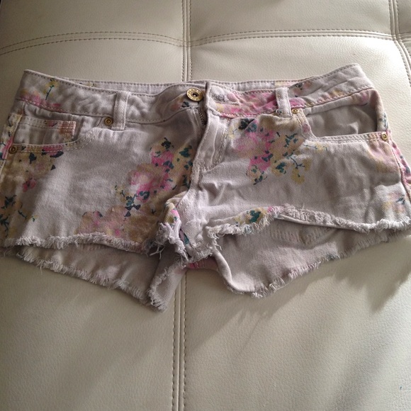 Floral design jean shorts! - Picture 1 of 3