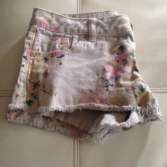 Floral design jean shorts! - Picture 2 of 3